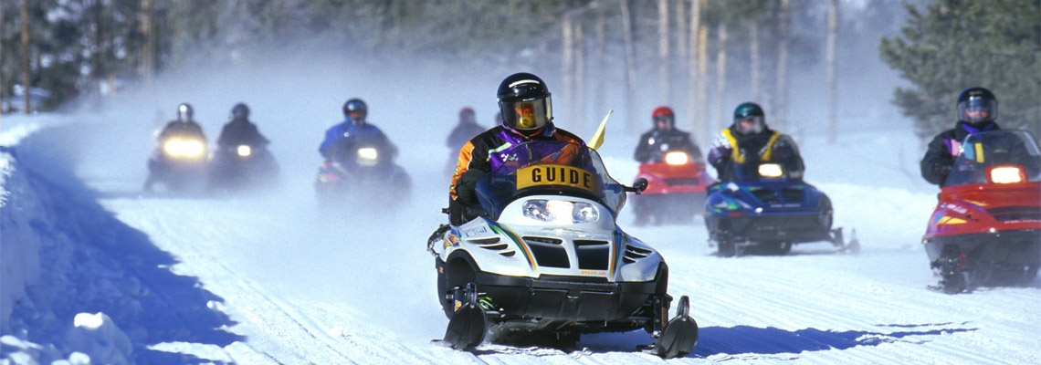Guided-Snowmobile-tours-yellowstone-national-park