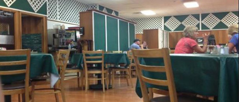 Nell's Restaurant at Swiftcurrent Motor Inn & Cabins