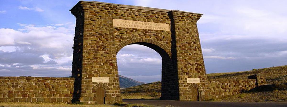 The Roosevelt Aarch - the most dramatic entrance to Yellowstone National Park at Gardiner, Montana